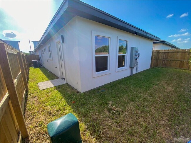 Building Photo - 3104 S Links Dr