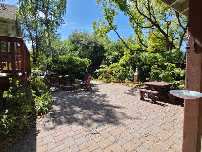 Building Photo - The Casita