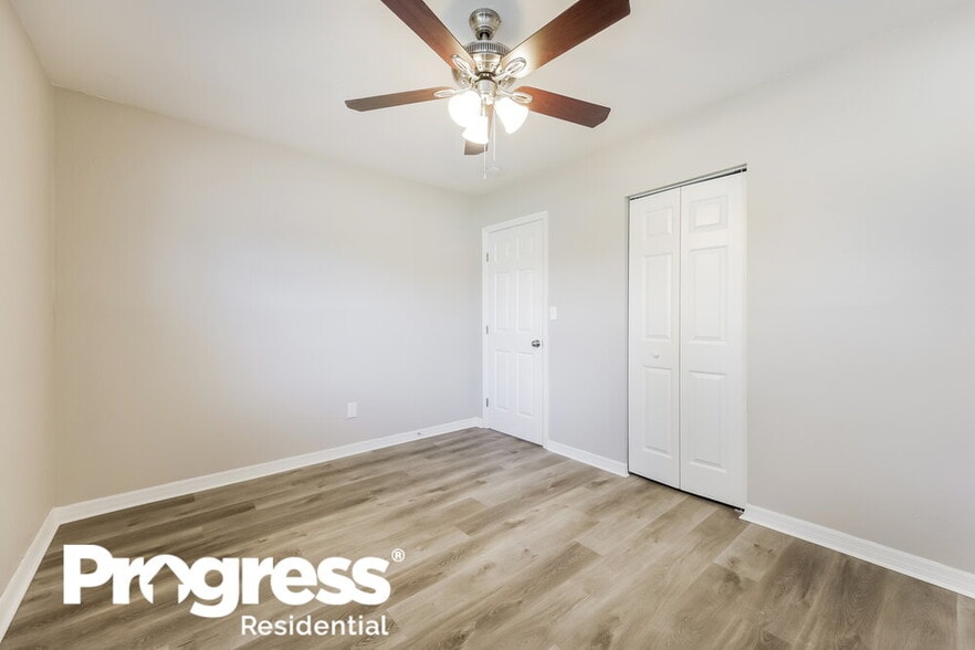 Building Photo - 5 Victoria Dr