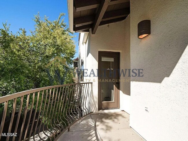 Building Photo - 2010 E River Rd