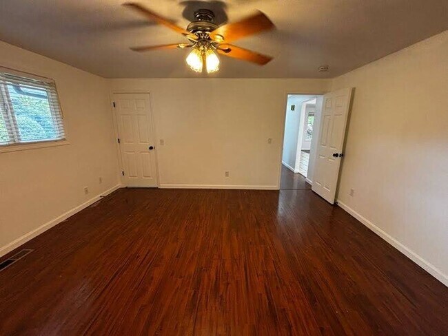 Building Photo - Charming Marysville Rambler-Style Duplex