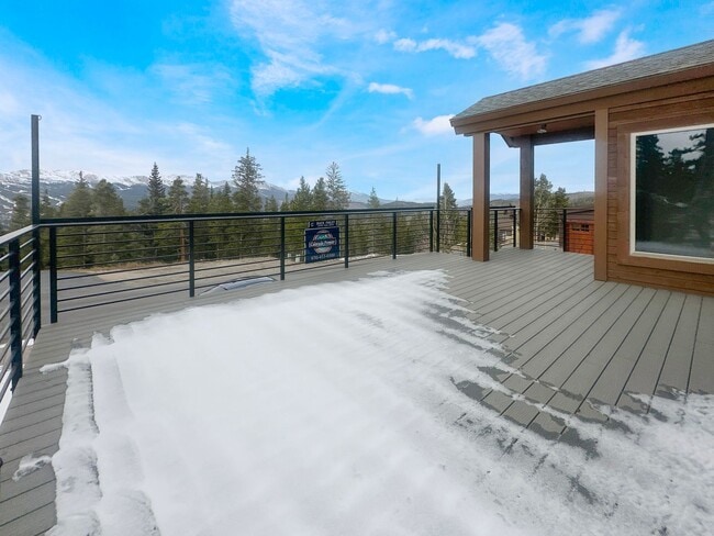 Building Photo - Views, Luxury, Space, Deck, Fireplaces, 4 ...