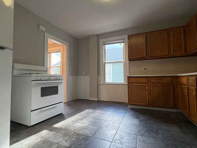 Building Photo - 32 Prospect St