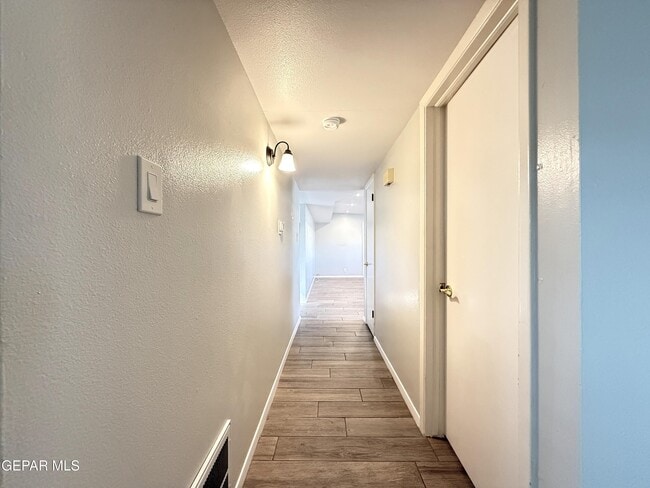 Building Photo - 10180 Saigon Dr