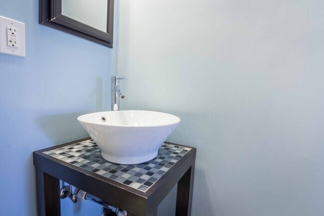 Building Photo - Gorgeous 3 Bedroom 2 Bath in Popular Parki...