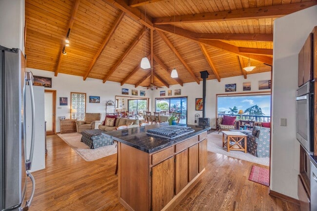 Building Photo - Kula Serenity – Flexible Long-Term Rental with Ocean & Mountain Vistas