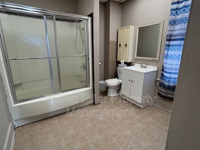 Building Photo - 428 E Main St