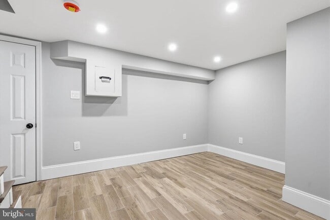 Building Photo - 4313 Teesdale St