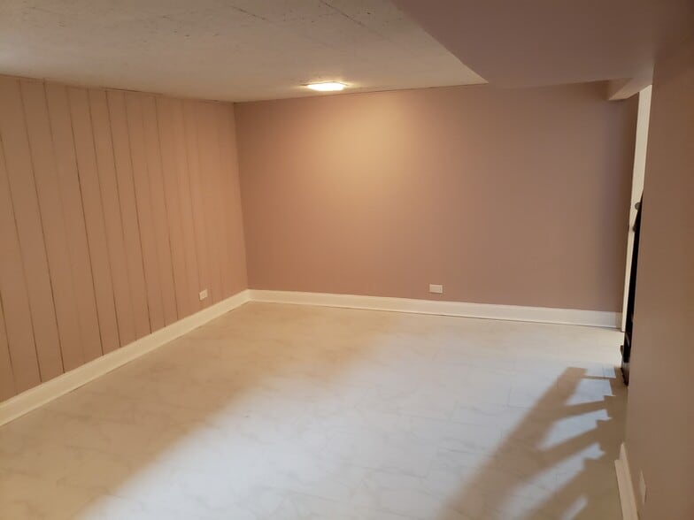 Building Photo - 2142 Rugen Rd