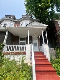 Building Photo - large house very nice close to everything