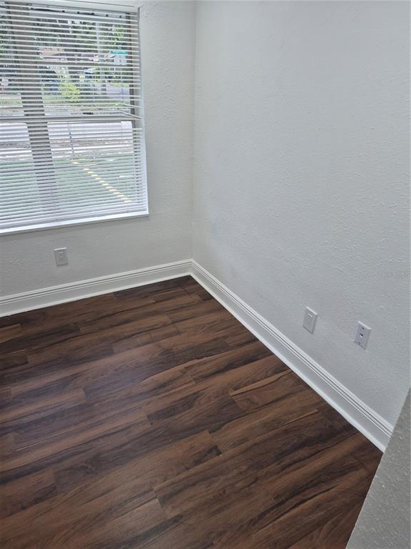 Building Photo - 1402 E Bougainvillea Ave