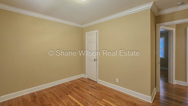 Building Photo - 1005 Mountain View Dr