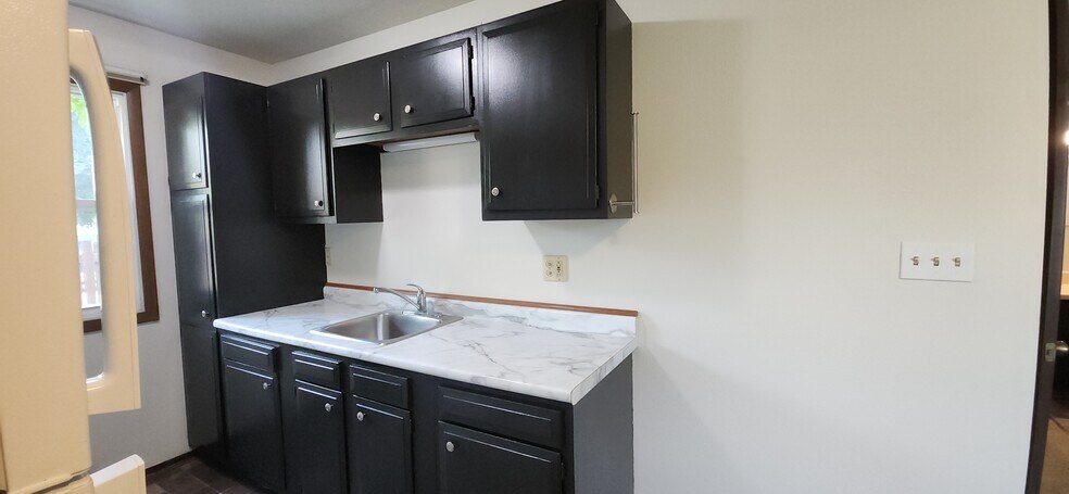 Building Photo - 926 17th St S