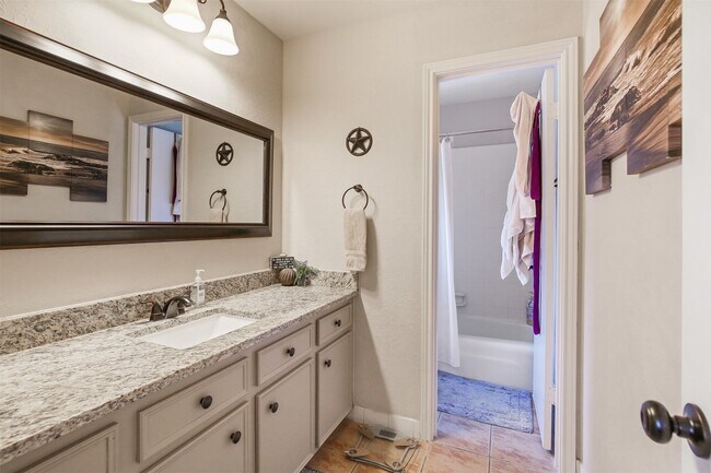 Building Photo - 21439 Park Green Dr