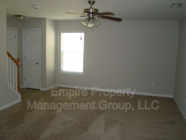 Building Photo - 384 Denman Loop