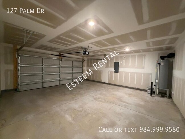 Building Photo - 127 Palm Dr