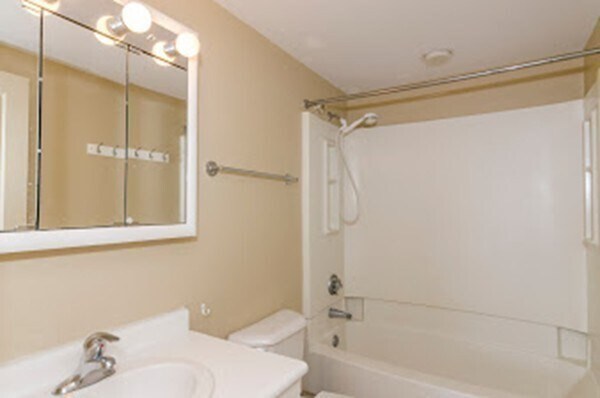 Building Photo - 10 Museum Way