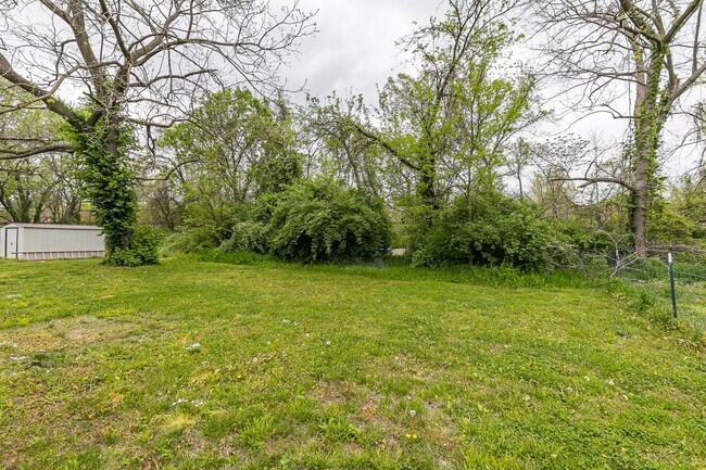 Building Photo - REMODELED 3 Bedroom | 2 Bathroom | 2 Car G...