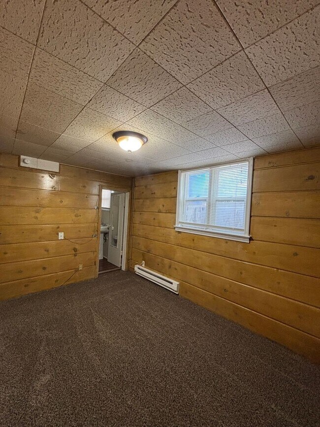 Building Photo - 926 E Halliday St