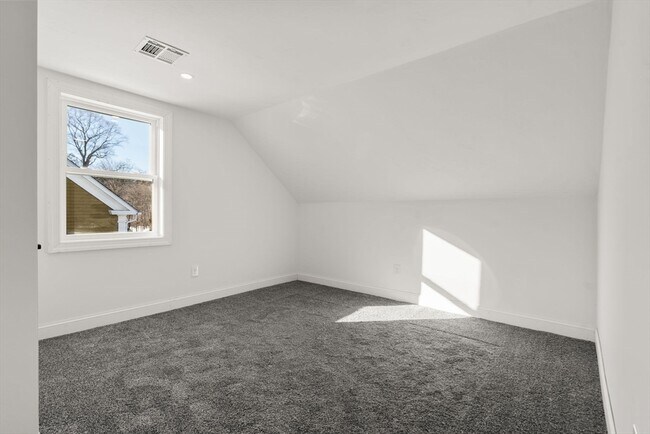 Building Photo - 99 Main St