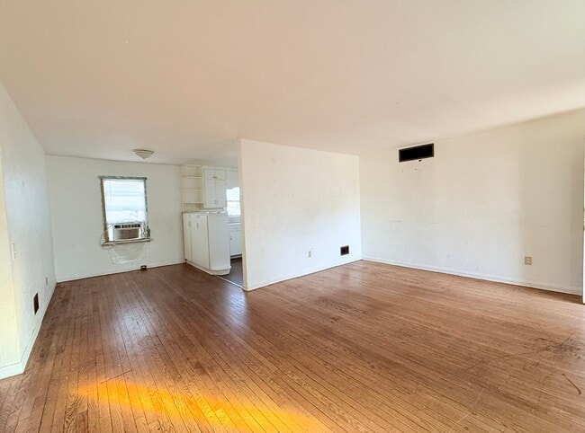 Building Photo - 609 S Taylor Ave