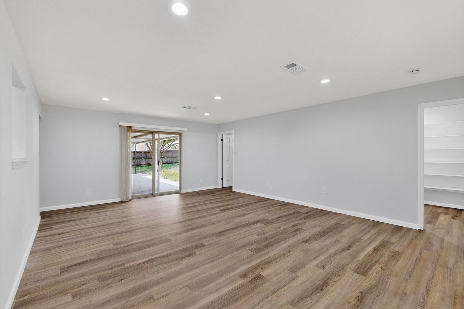 Building Photo - 903 Ravenswood Dr