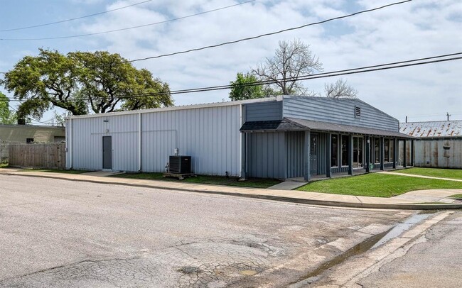 Building Photo - 1118 Smith St