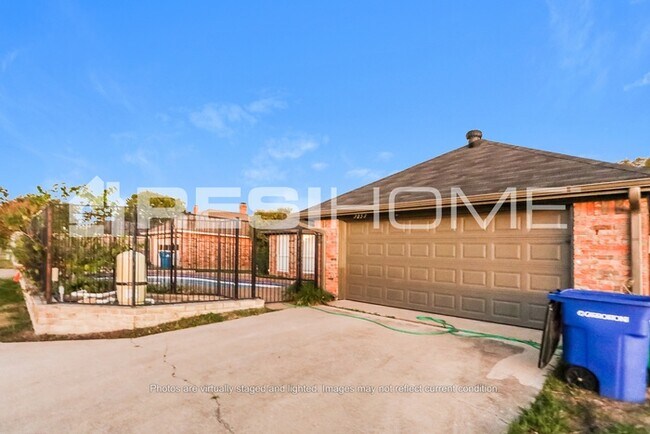 Building Photo - 3853 Alto Ave