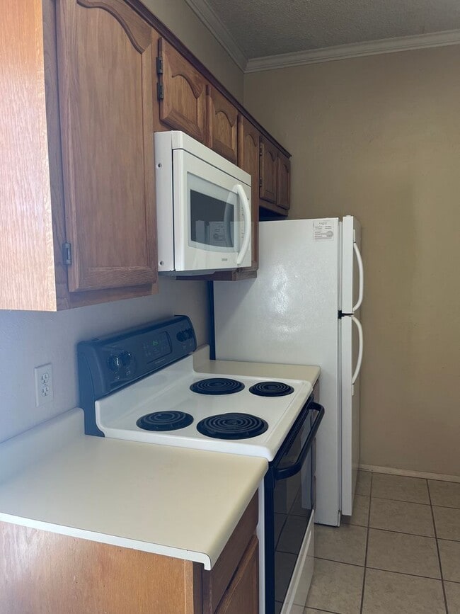 Building Photo - 1020 Mockingbird Ln