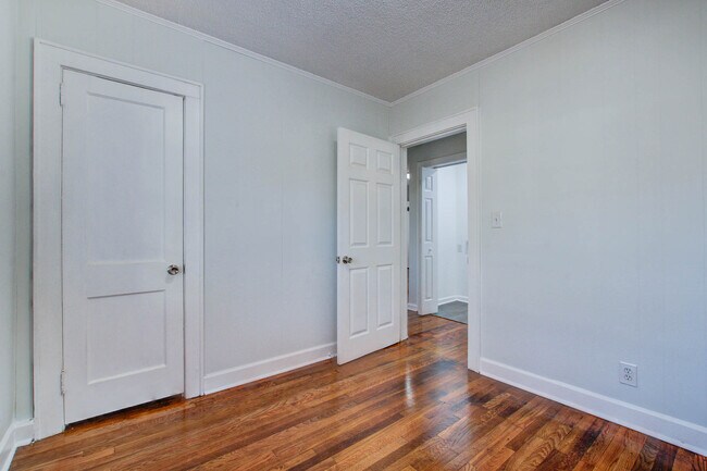 Building Photo - 2615 Warm Ave