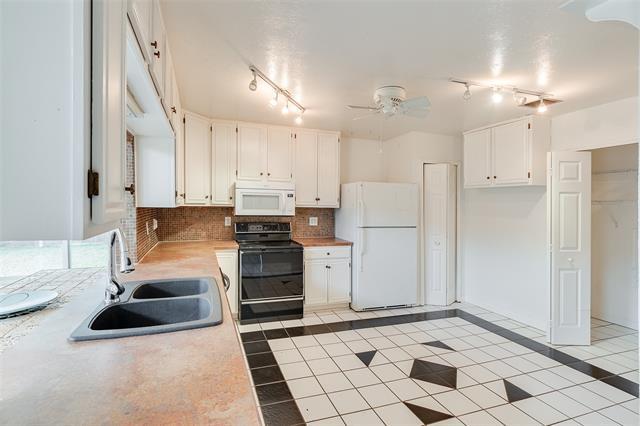 Building Photo - 1441 Everglades Dr