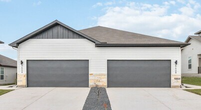 Building Photo - Want luxury living in Medina County...Look no further...Amanda Park is it!