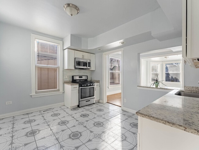 Building Photo - 1521 Grove Ave