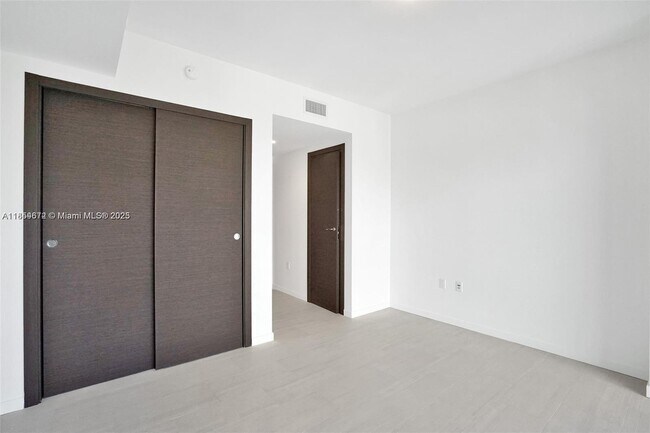 Building Photo - 1000 Brickell Plaza