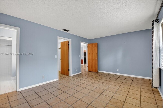 Building Photo - 6858 S Congress Ave