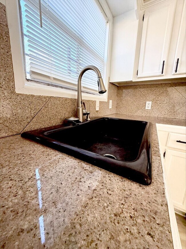 Building Photo - Brookside Beauty