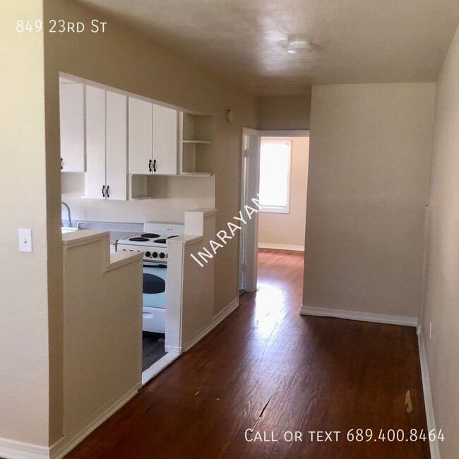 Building Photo - Quaint 1/1 apartment Available now!