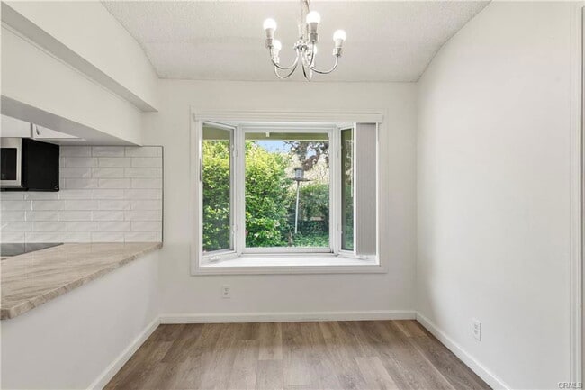 Building Photo - 2727 Island View Dr
