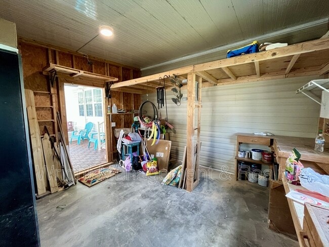 Building Photo - 38055 Woodgate Ln