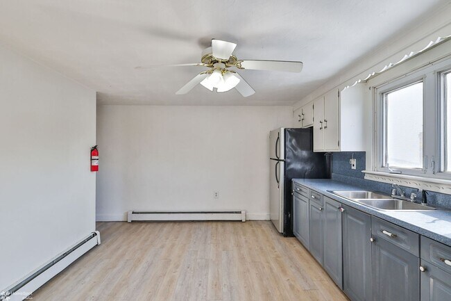 Building Photo - 50 W Catawissa St