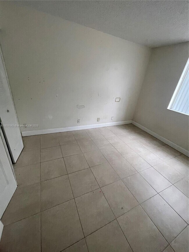 Building Photo - 10773 Cleary Blvd