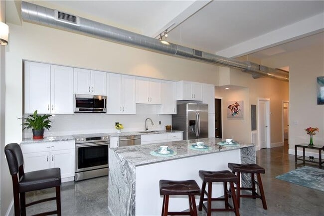 Building Photo - 2301 Mission St