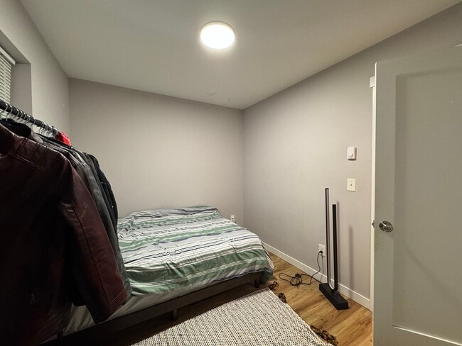 Building Photo - 6 Bed 5 Bath House Newer Updated Near Happy Valley, Fairhaven, WWU