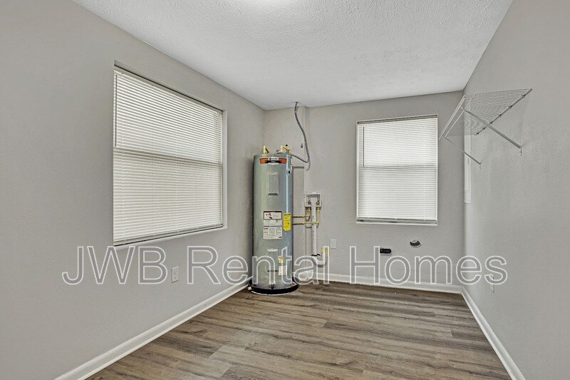 Building Photo - 10536 Keuka Dr