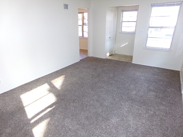 Building Photo - Newly Remodeled 3 Level Duplex off 24th an...