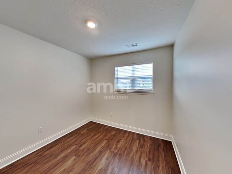Building Photo - 8067 Hula Popper St