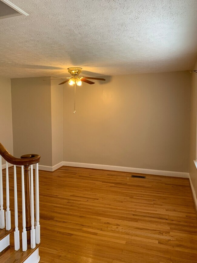 Building Photo - Beautiful 5 bed/2 bath house