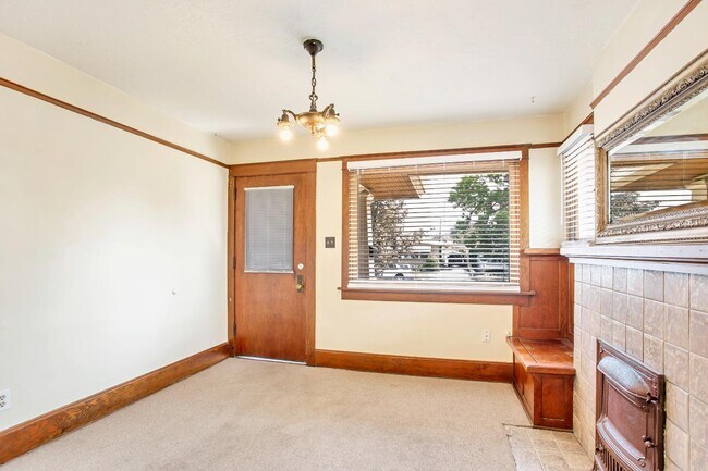 Building Photo - 172 S 600 W