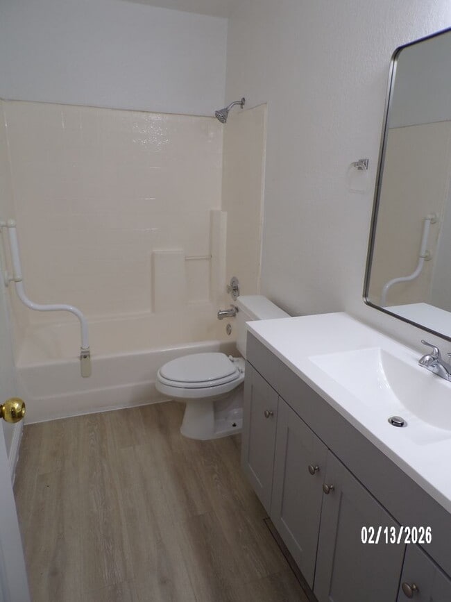 Building Photo - Cute Home