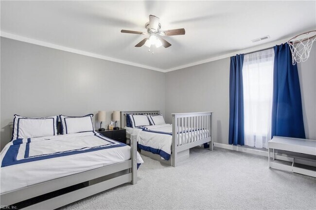 Building Photo - 1859 Parkview Ave